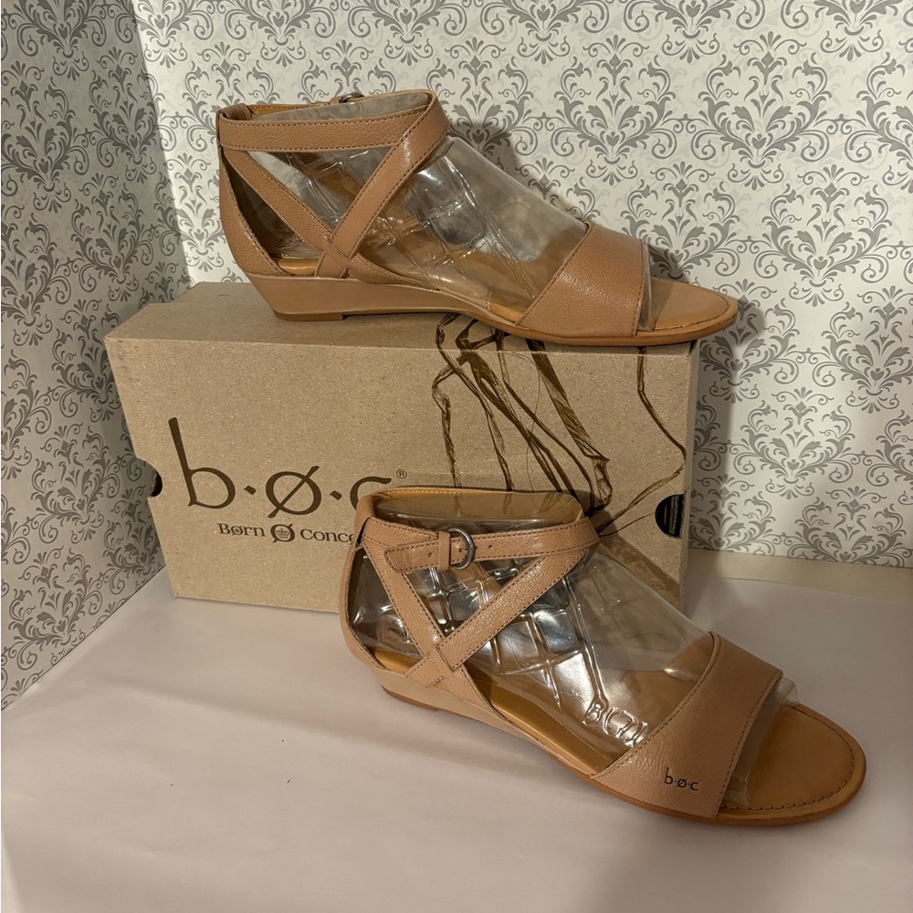 b.o.c. Women's Tan Strappy Sandals